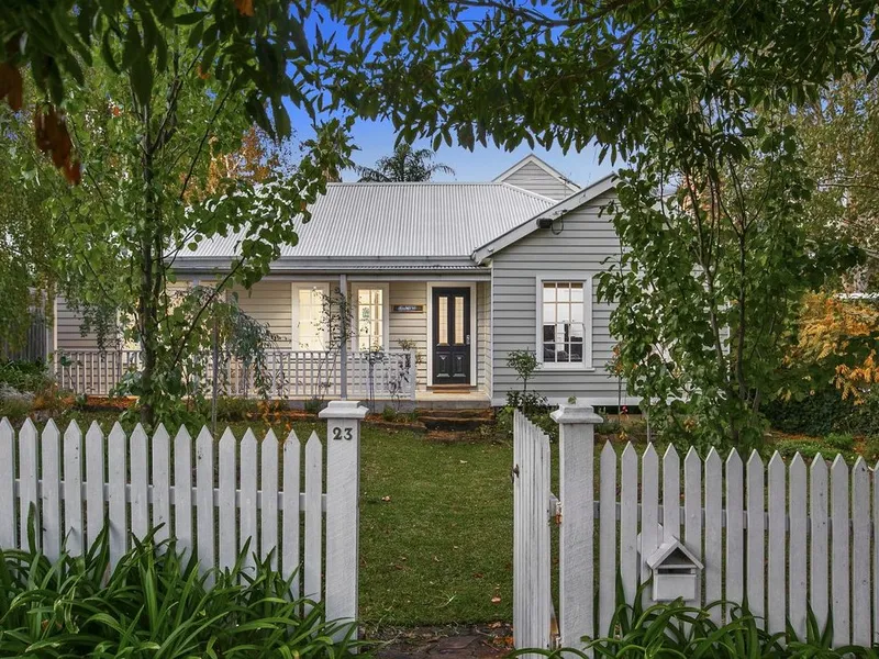 - FLEETWOOD HOUSE -