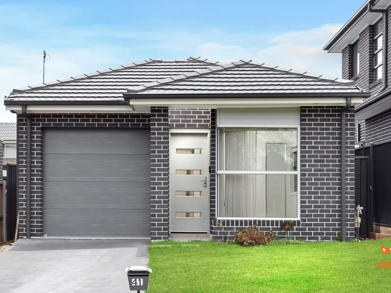 Modern Family Living in Prime Schofields Location!