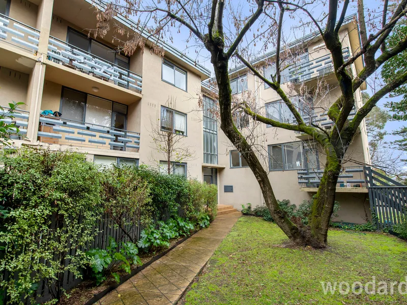 Spacious And Serene In Gorgeous Garden Surrounds