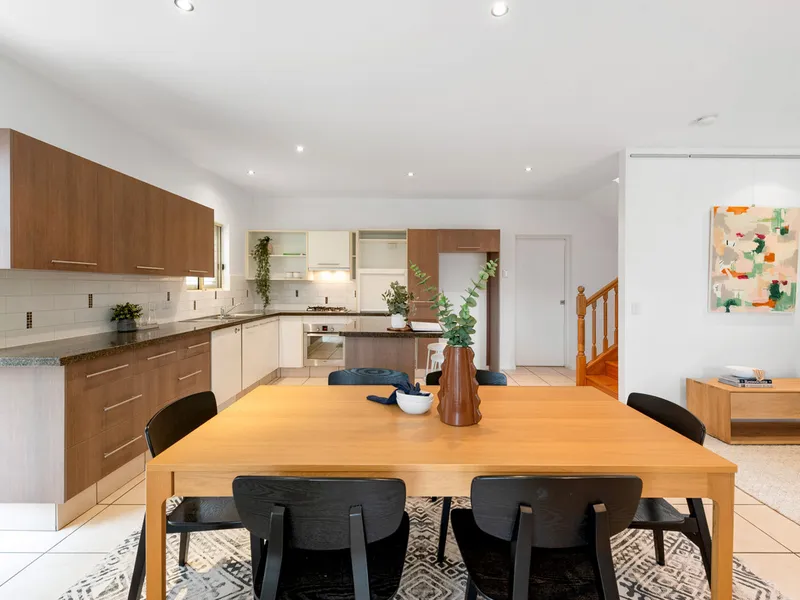Executive Lifestyle Oasis in Sought After Location