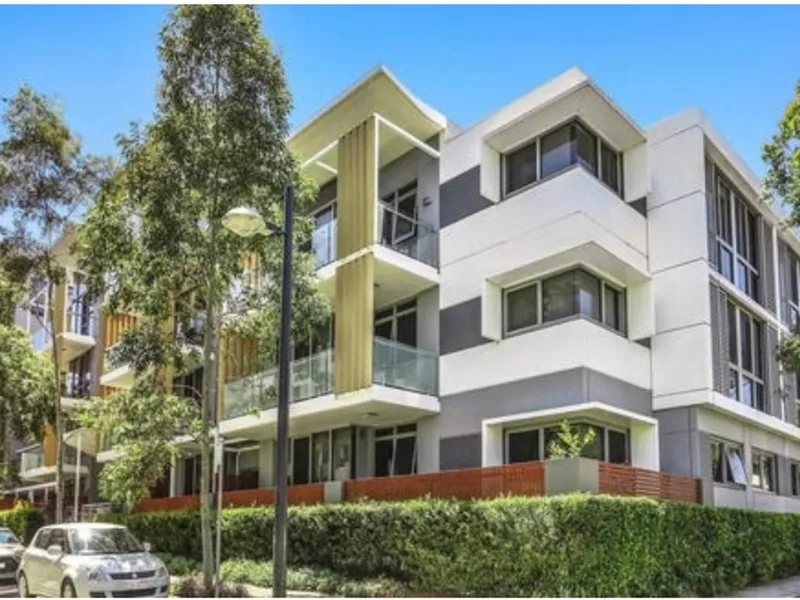 Bright & Spacious Three Bedroom Unit with a big yard