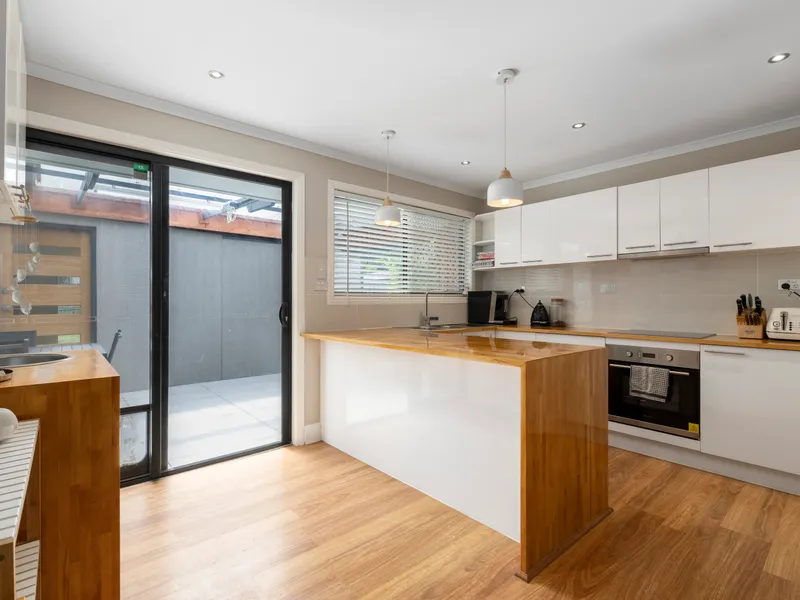 FIRST VIEWING SATURDAY 6TH MARCH