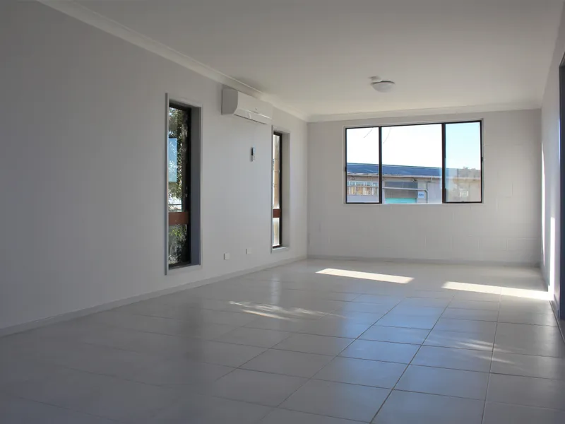 Flat conveniently located