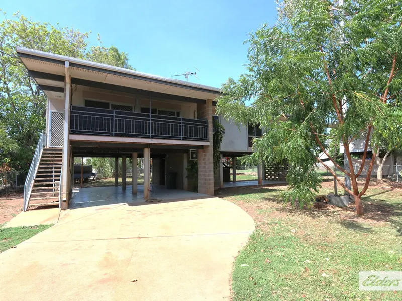 Elevated Home Close to Town!!