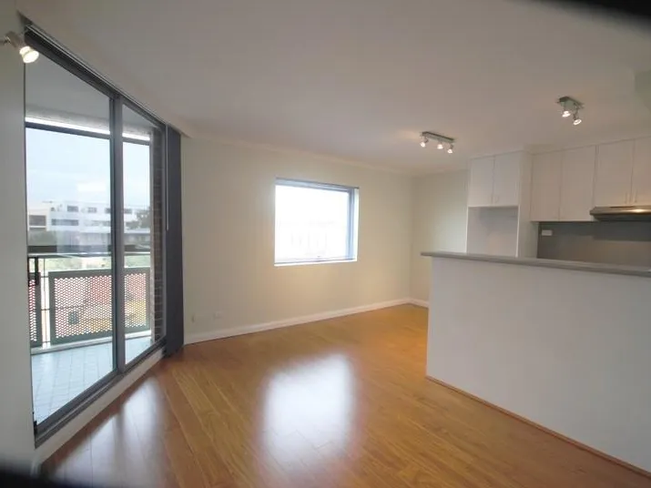 Light & Bright One Bedroom Apartment with District Views