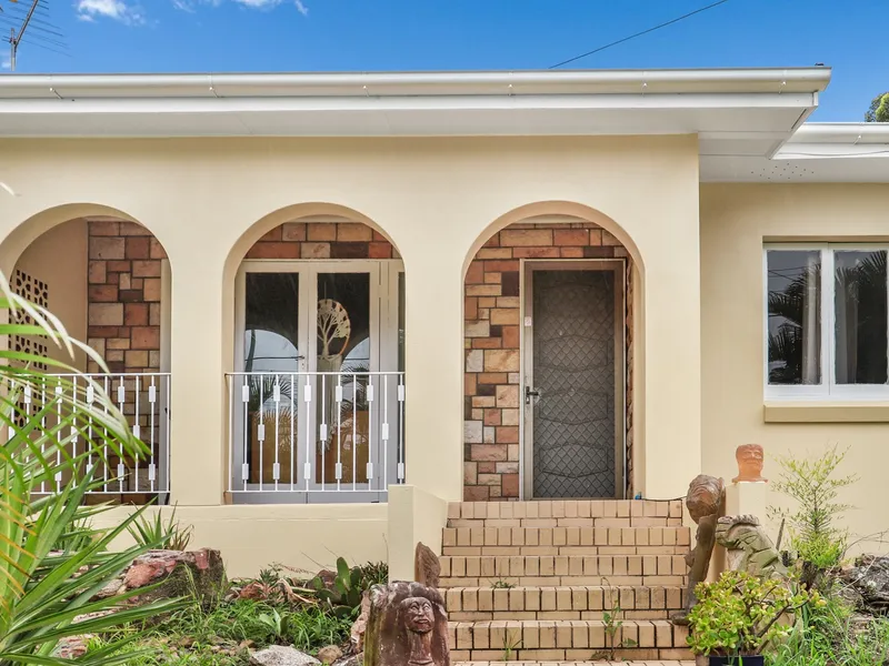 LOW SET 3 BEDROOM - NO BODY CORP FEES - MAKE IT YOUR INVESTMENT - CENTRAL CONVENIENT LOCATION.