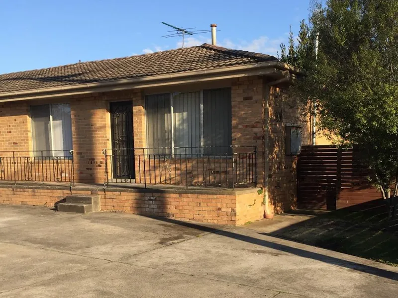 SPACIOUS TWO BEDROOM UNIT – IDEAL LOCATION
