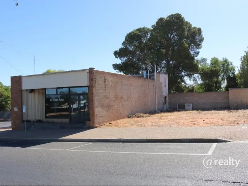 Prime Location Close to River and Town Center.