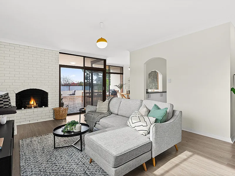 Light-Filled Entertainer