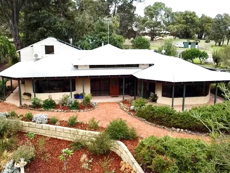 BEAUTIFUL LIFESTYLE PROPERTY