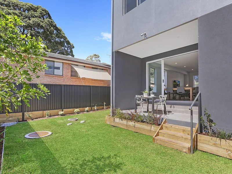 Brand new collection of 10 luxurious townhouses 