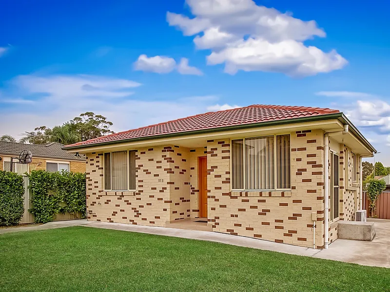 2 BEDROOM MODERN GRANNY FLAT WITH PERGOLA - WATER AND GARDENING INCLUDED