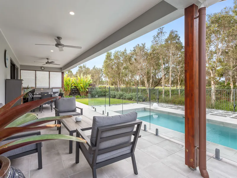 MODERN COASTAL STYLE MEETS GOLF FRONT LIVING