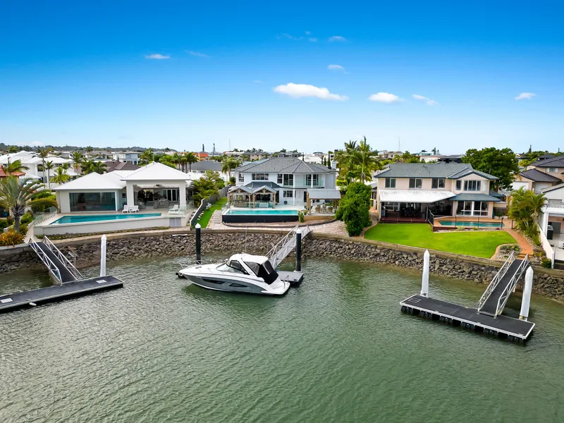 Waterfront Retreat on Sprawling 1201sqm in Elite Raby Bay Canal Estate