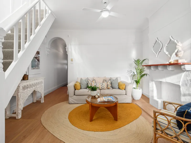 Dual access terrace in an urban village hotspot