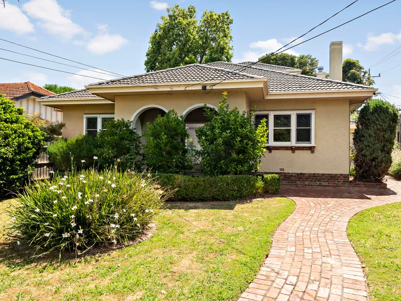 Classic Art Deco character with the ultimate indoor/ outdoor lifestyle