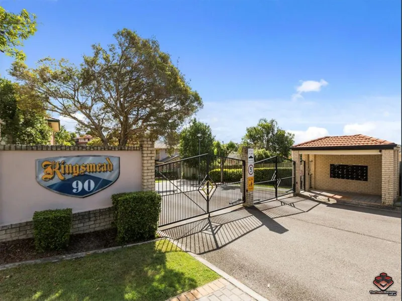 Serenity & Relaxing 3 BEDROOM TOWNHOUSE IN THE HEART OF EIGHT MILE PLAINS