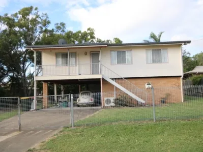 CLASSIC HIGH SET 3 BEDROOM HARDIPLANK HOME - 612m2 CORNER ALLOT - TOP QUALITY LOCATION.