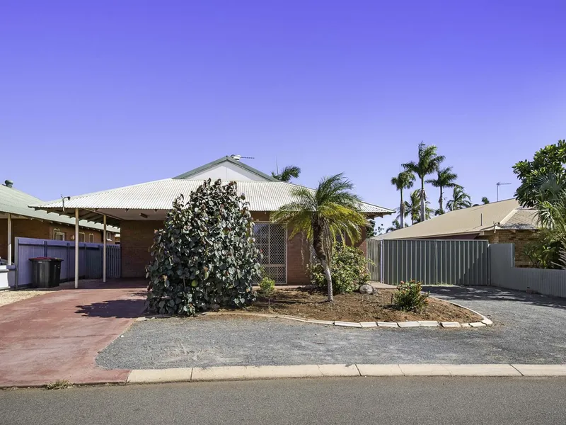 UNDER OFFER BY GLENDA JONES!!