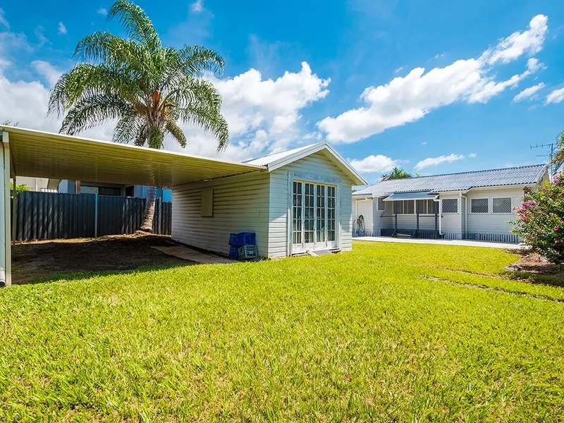 Fully fenced tidy Home located in the trendy 'Chirn Park' precinct - 3 Bed plus a Retreat