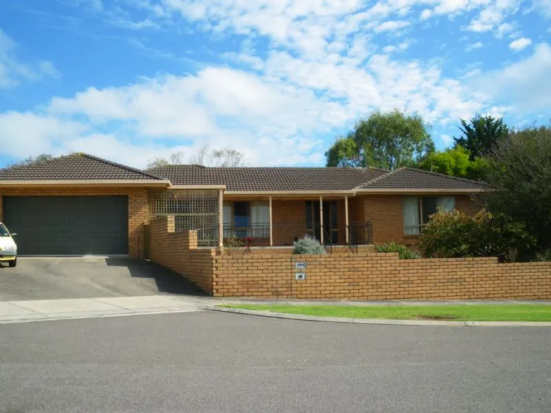 FAMILY HOME IN QUIET NORTH W'BOOL COURT CLOSE TO CBD & CENTRO SHOPPING CENTRE