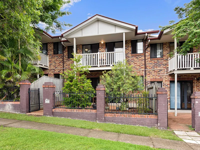 Solid and spacious in Coorparoo's best pocket!