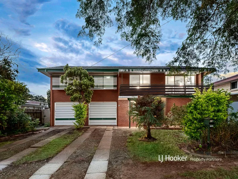 3 Bedroom home with Huge Downstairs Rumpus. - Robertson State School Catchment.