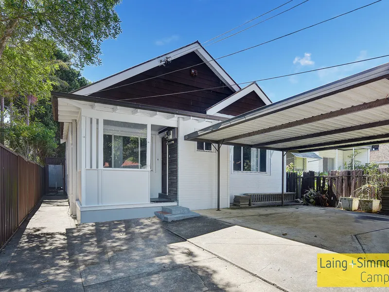 Large House With Timber flooring : Pets Allowed