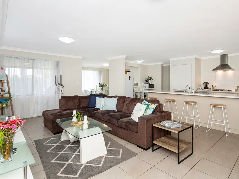 WELL PRESENTED 4X2 SITUATED ON GENEROUS 524 m2 BLOCK