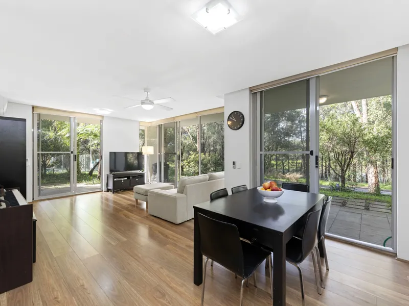 SPECTACULAR GARDEN UNIT IN QUIET LEAFY SETTING WITH ACCESS TO PRIVATE SIDE GARDEN!