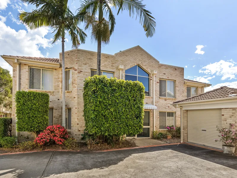 IDEALLY LOCATED & PRIVATE