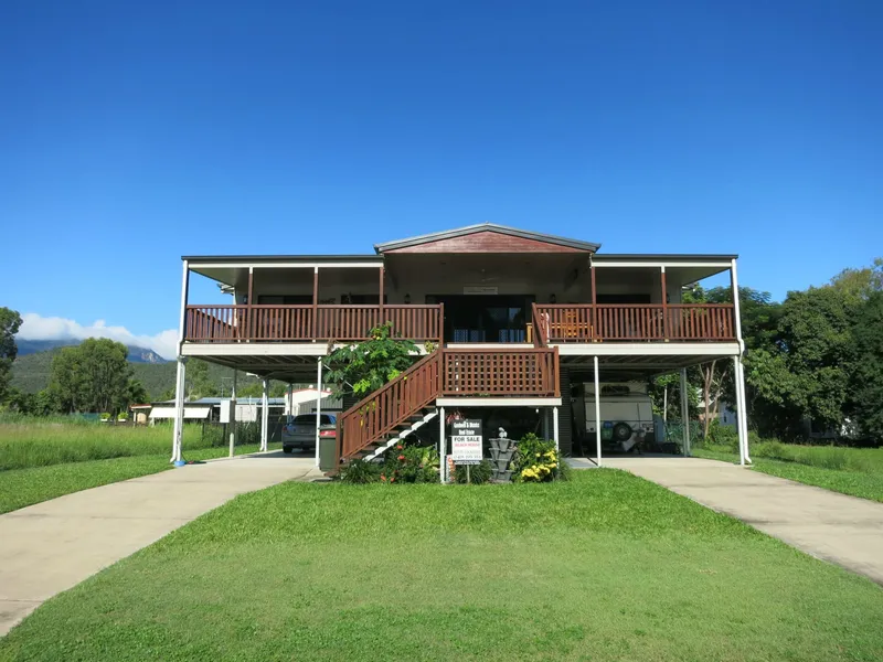 3 bedroom + granny flat home adjacent to parkland and...