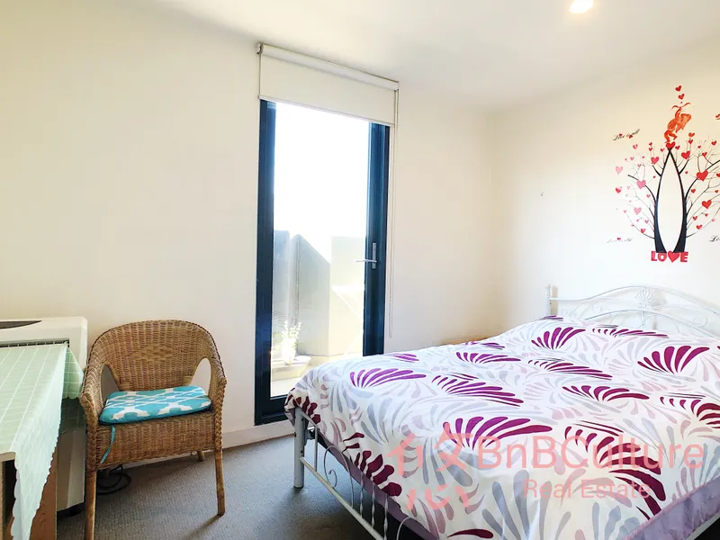 Perfectly Convenient North Melbourne Studio, 2 Minutes from the Tram Stop