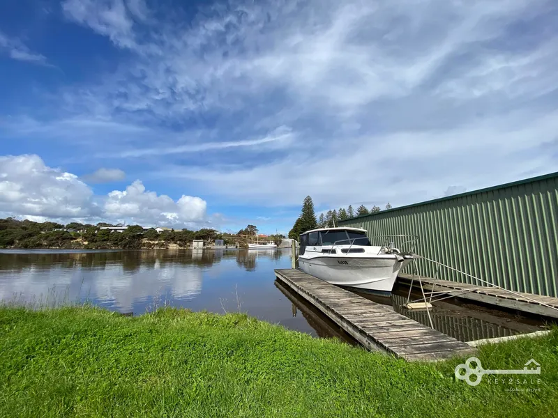 LANDING WITH ACCESS & FULLY RECONDITIONED BOAT
