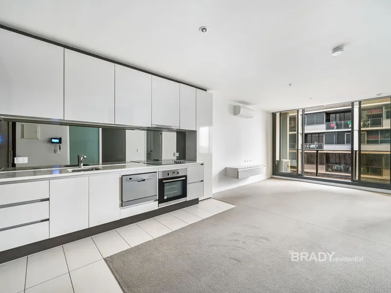 PERFECTLY LOCATED UNFURNISHED 2 BEDROOM APARTMENT!