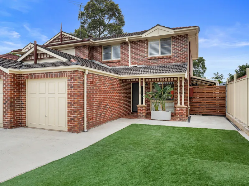 IDEAL LOW MAINTENANCE DUPLEX IN PRIME LOCALE