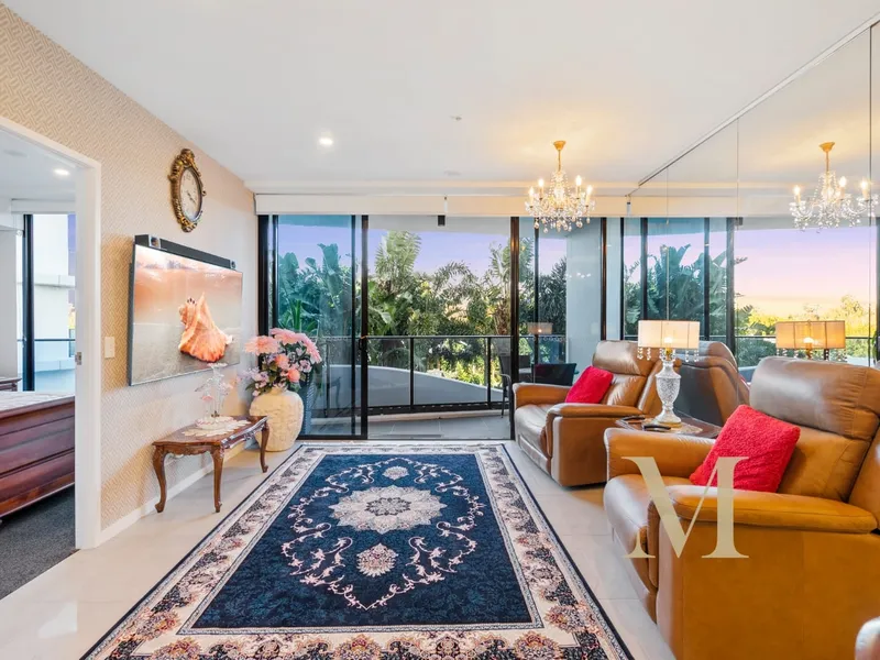 Luxurious 2 Bedroom Apartment with Study Overlooking Serene Greenery, Adjacent to Harbour Town Shopping Centre