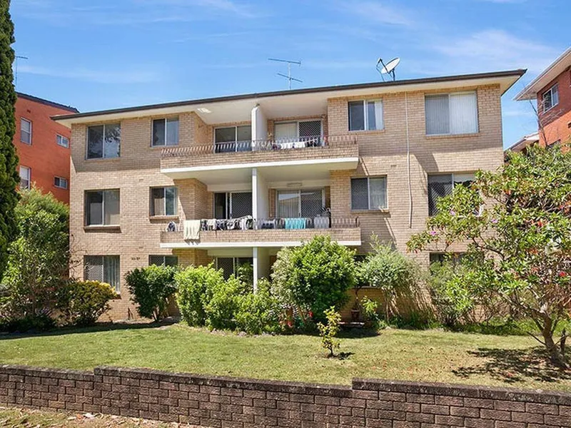 Charming First Floor One-Bedroom Apartment with Partial Furnishings!