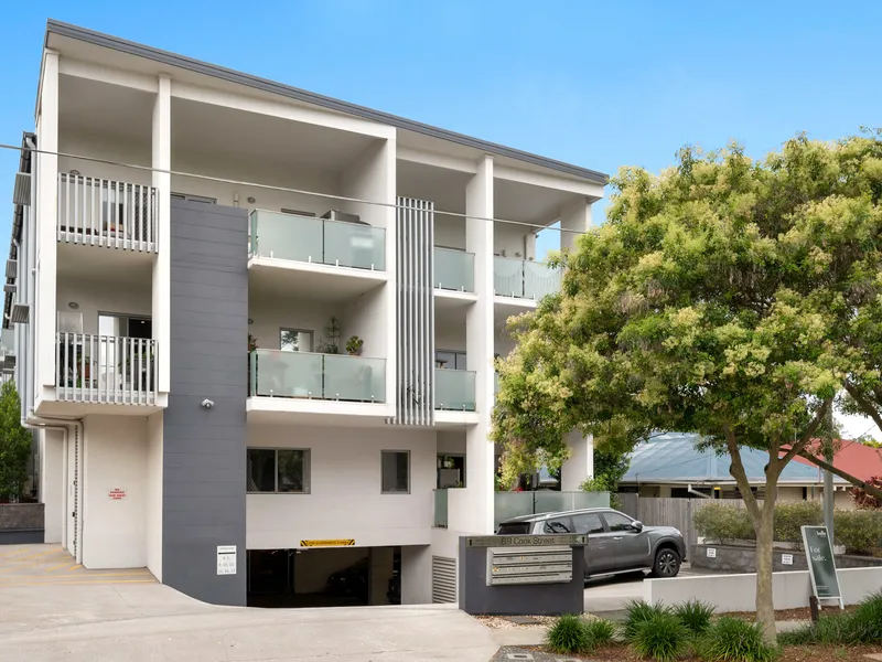 Immaculate apartment offering incomparable convenience