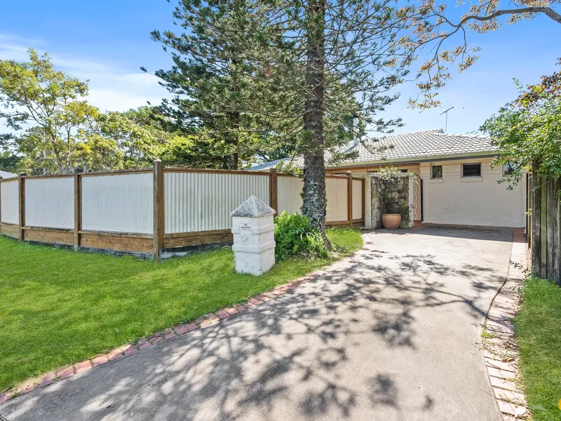 Country Style Living, in the Heart of the Bay!