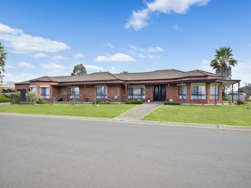 Massive Family Home in Delacombe