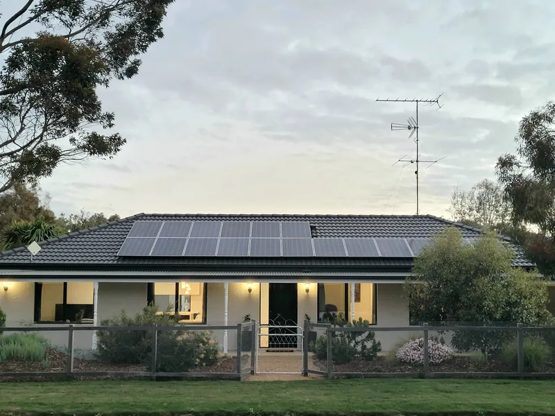 Contemporary style, country living!