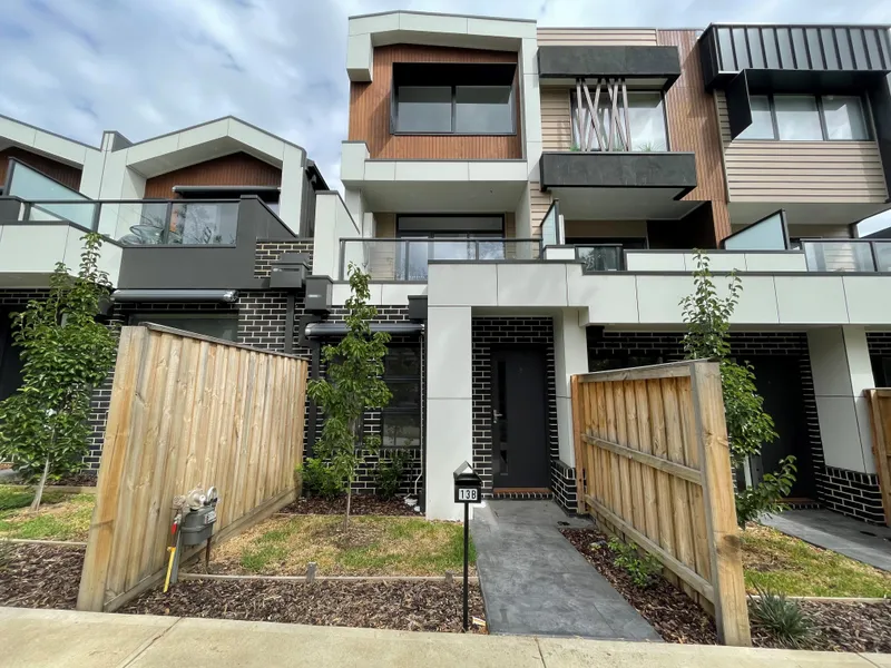 Brand New Stunning Townhouse in Leafy Bent St