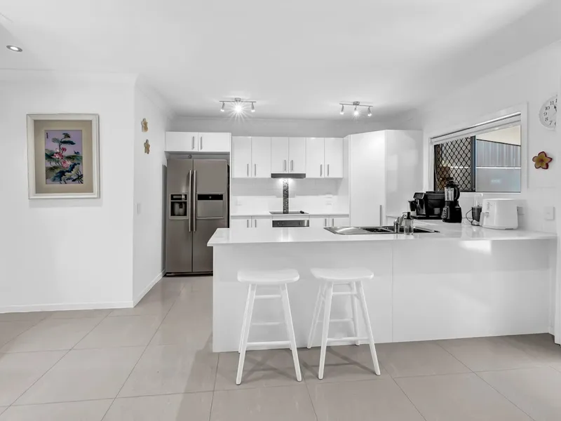 LARGE TOWNHOUSE IN GATED COMPLEX!
