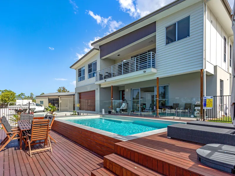 DUEL LIVING WITH PLENTY OF PARKING