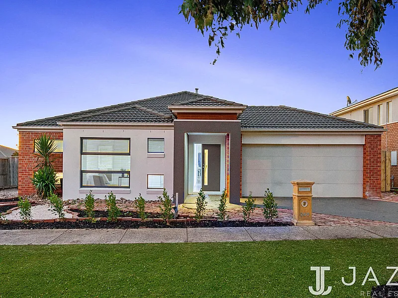 Huge Block only Walking Distance to Featherbrook!