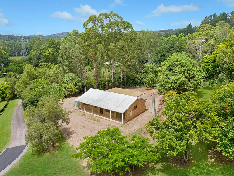 One Acre, 3 Bed Renovator, 3 minutes to town