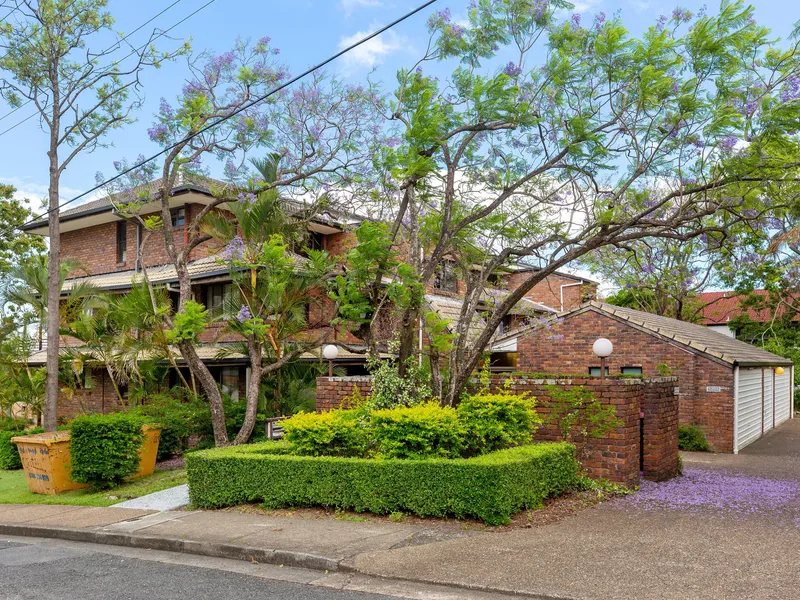 Spacious and Convenient, with Courtyard