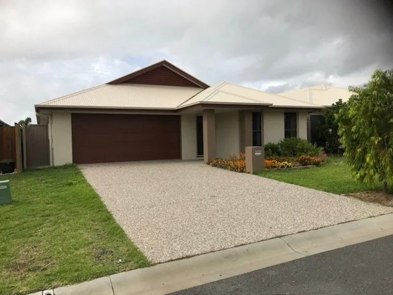 Modern 4 bedroom 3 bathroom family home in Narangba Heights