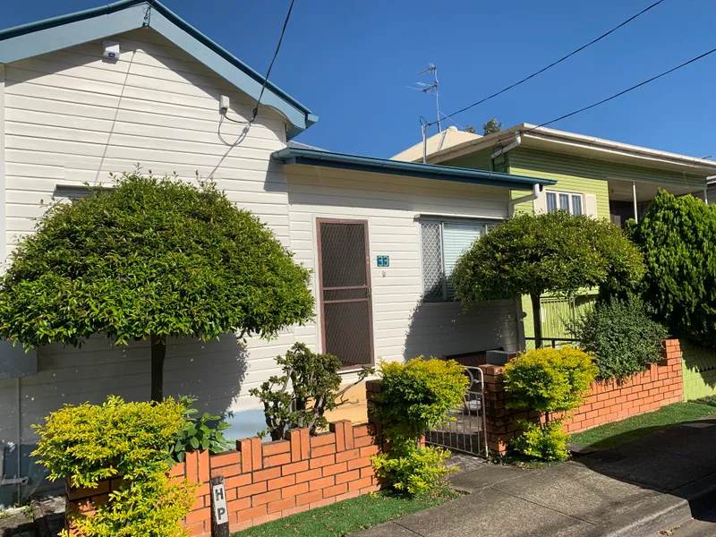 Live in the heart of west end. 3 bedroom home. Internet included and partly furnished.